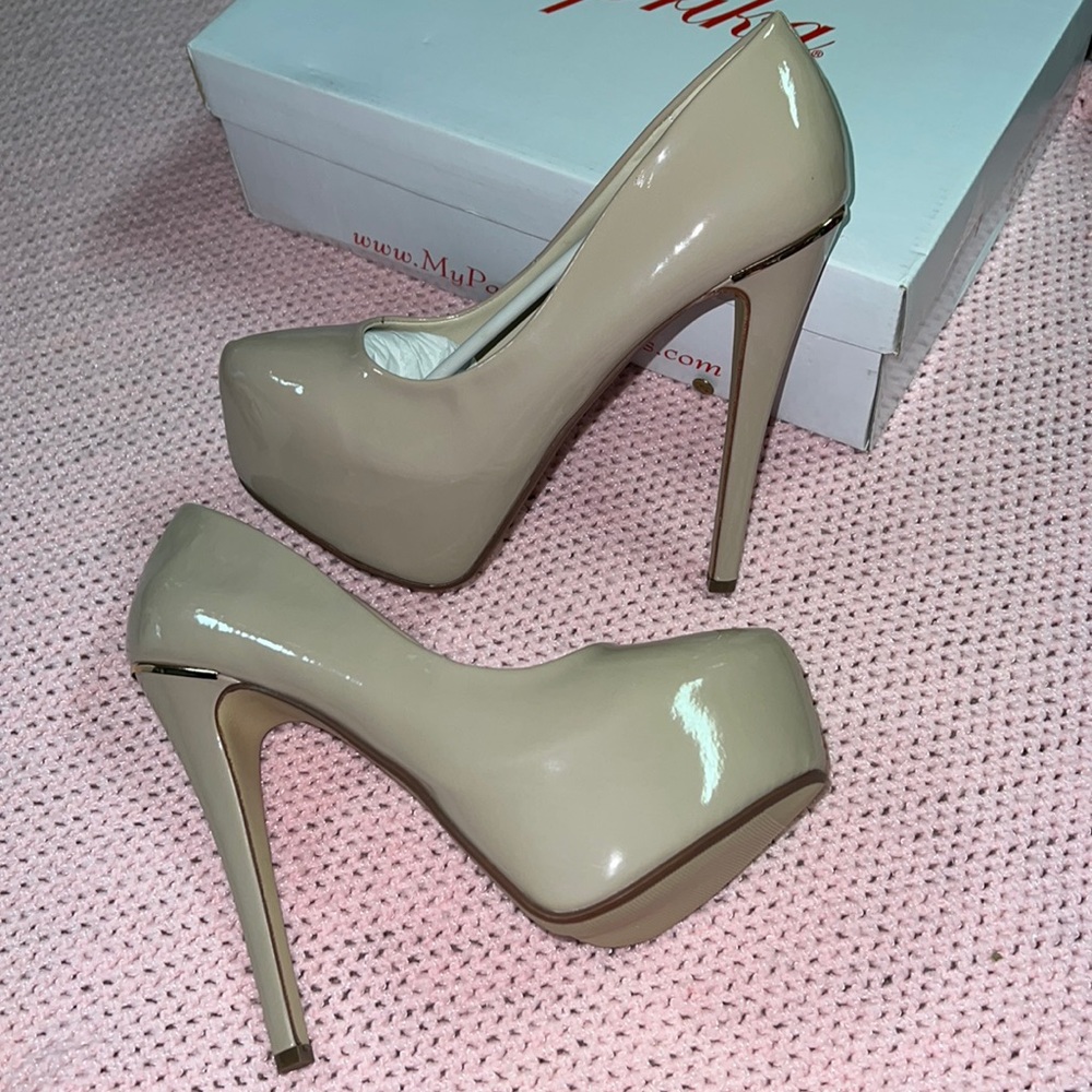 NIB Nude Platform Heels